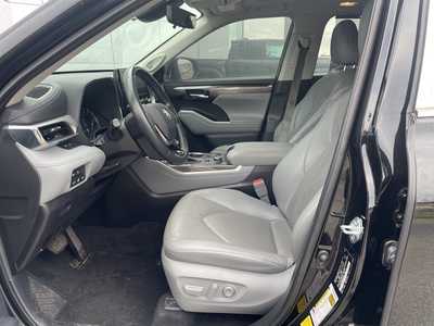 2021 Toyota Highlander, $43499. Photo 9