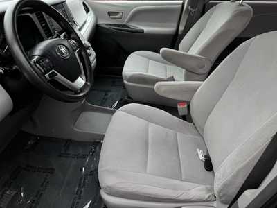 2019 Toyota Sienna, $28499. Photo 5
