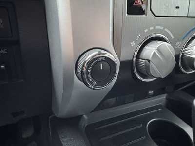 2018 Toyota Tundra Crew Cab, $28999. Photo 9