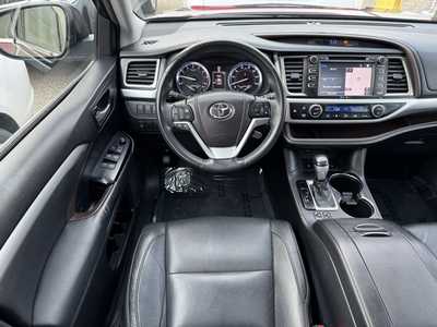2015 Toyota Highlander, $20997. Photo 10