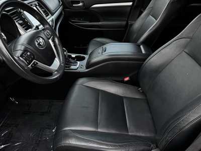 2015 Toyota Highlander, $20997. Photo 5