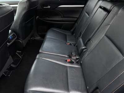 2015 Toyota Highlander, $20997. Photo 7