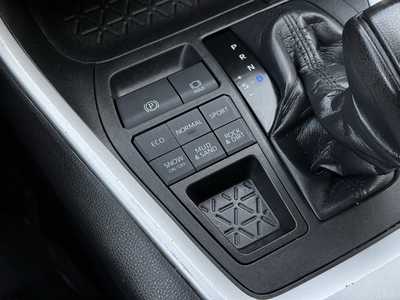 2020 Toyota RAV4, $26599. Photo 11