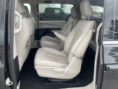 2021 Chrysler Pacifica, $23999. Photo 10
