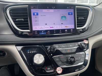 2021 Chrysler Pacifica, $23999. Photo 11