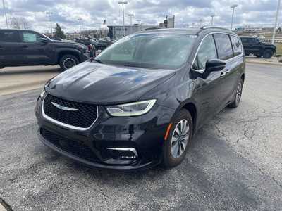 2021 Chrysler Pacifica, $23999. Photo 3