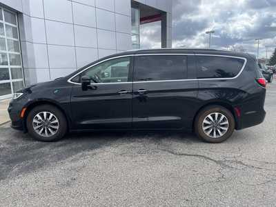 2021 Chrysler Pacifica, $23999. Photo 4