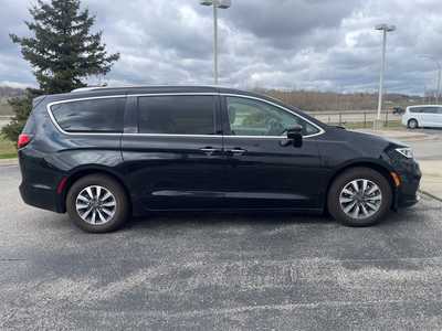 2021 Chrysler Pacifica, $23999. Photo 8