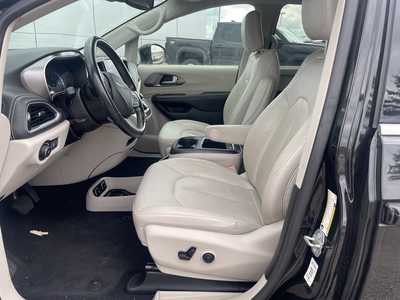 2021 Chrysler Pacifica, $23999. Photo 9