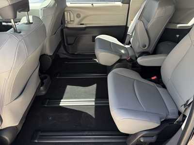 2022 Toyota Sienna, $46799. Photo 6