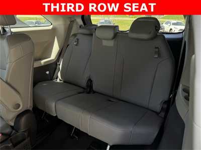 2022 Toyota Sienna, $46799. Photo 7