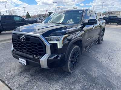 2022 Toyota Tundra Crew Cab, $48999. Photo 3