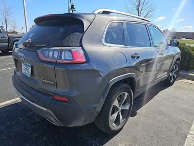 2019 Jeep Cherokee, $20499. Photo 4