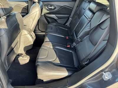 2019 Jeep Cherokee, $18999. Photo 5