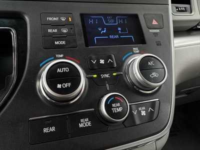 2017 Toyota Sienna, $22000. Photo 10