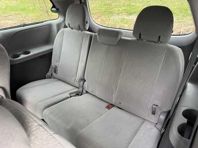 2017 Toyota Sienna, $22000. Photo 6