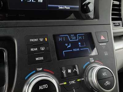 2017 Toyota Sienna, $22000. Photo 9