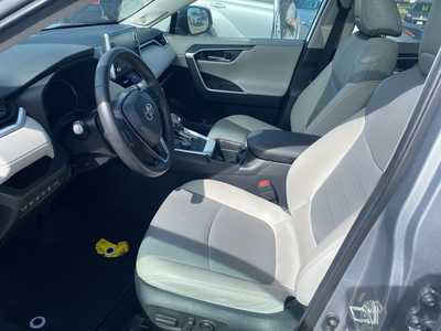 2021 Toyota RAV4, $36500. Photo 9