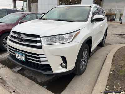 2017 Toyota Highlander, $24200. Photo 2