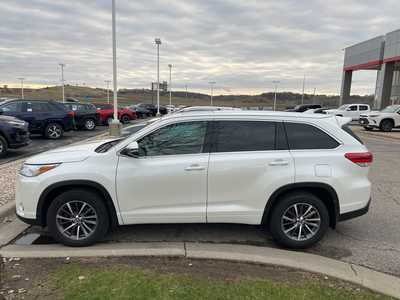 2017 Toyota Highlander, $24200. Photo 5