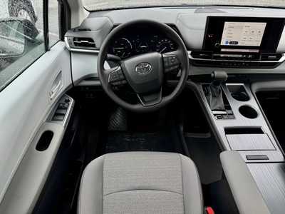 2025 Toyota Sienna, $44665. Photo 8