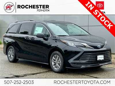 2025 Toyota Sienna, $44665. Photo 1