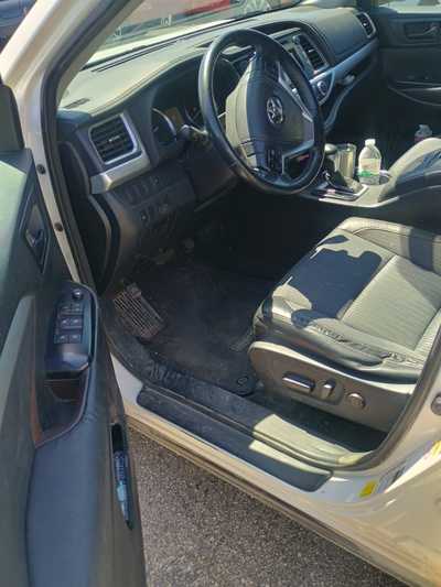 2014 Toyota Highlander, $15000. Photo 5