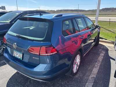 2019 Volkswagen Golf, $21300. Photo 3