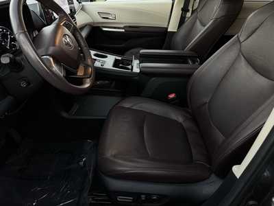 2022 Toyota Sienna, $50299. Photo 5