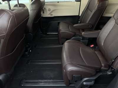 2022 Toyota Sienna, $50299. Photo 7