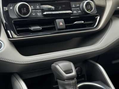 2022 Toyota Highlander, $39499. Photo 11