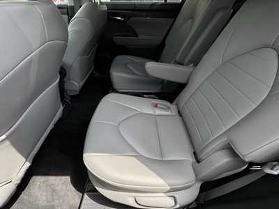 2022 Toyota Highlander, $39499. Photo 6