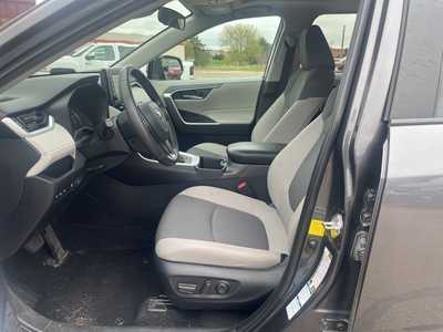 2022 Toyota RAV4, $30500. Photo 9