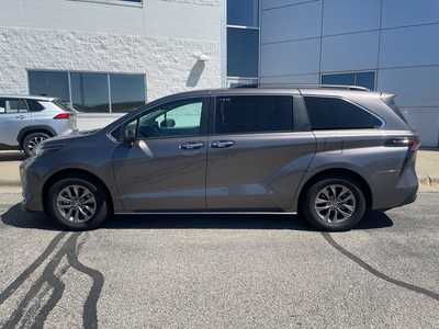 2023 Toyota Sienna, $43800. Photo 4