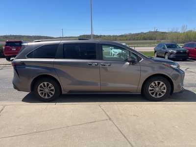 2023 Toyota Sienna, $43800. Photo 8