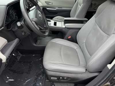 2024 Toyota Sienna, $53999. Photo 5