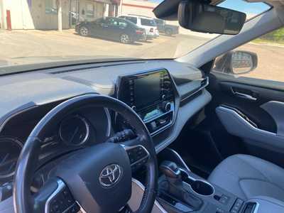 2020 Toyota Highlander, $37000. Photo 10