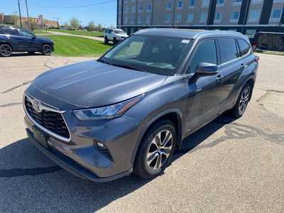 2020 Toyota Highlander, $37000. Photo 3