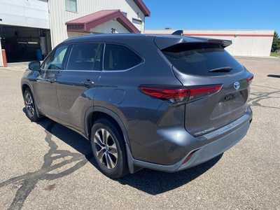 2020 Toyota Highlander, $37000. Photo 5