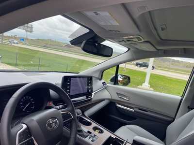 2023 Toyota Sienna, $50500. Photo 10