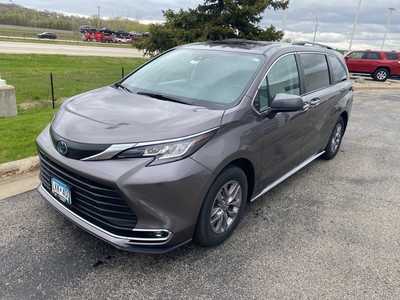 2023 Toyota Sienna, $50500. Photo 3