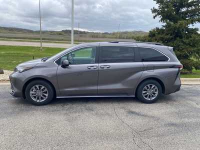 2023 Toyota Sienna, $50500. Photo 4