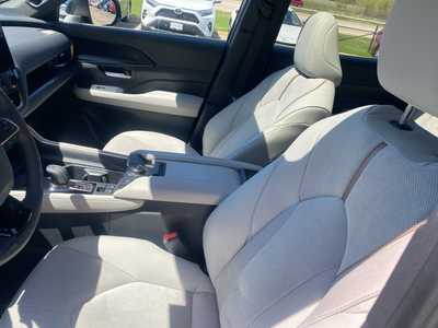 2024 Toyota Grand Highlander, $63000. Photo 9