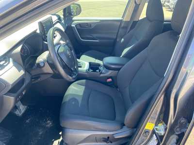 2021 Toyota RAV4, $25000. Photo 9