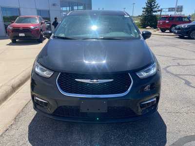 2024 Chrysler Pacifica, $30000. Photo 2