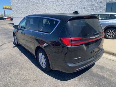 2024 Chrysler Pacifica, $30000. Photo 5