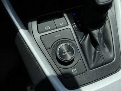 2025 Toyota RAV4, $37794. Photo 12