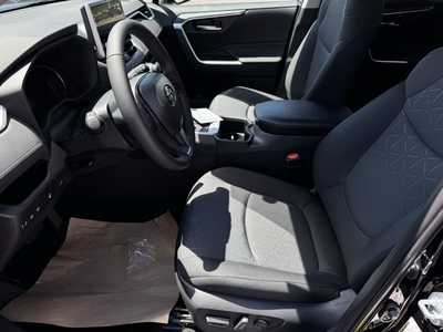 2025 Toyota RAV4, $37794. Photo 4