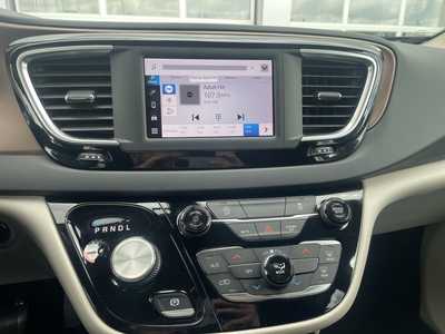 2022 Chrysler Voyager, $22499. Photo 11