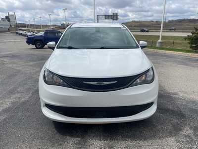 2022 Chrysler Voyager, $22499. Photo 2